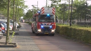 Brandweer RotterdamZuid en Barendrecht onderweg naar melding rook in woning [upl. by Rednaxela]