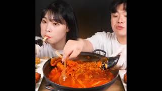 SULGI AND GONGSAM TABLE COOKING 🔪🍳 AND EATING 🤤🔥😋 I MUKBANG SHORTS [upl. by Joses]