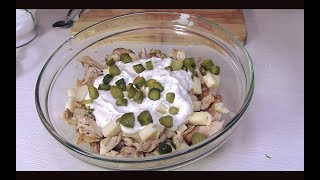 Insalata di Pollo con Salsa allo Yogurt Greco [upl. by Akinorev]