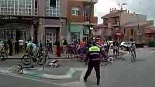 CaidaCiclismo llegada a meta Vuelta ciclista a Murcia 2007 [upl. by Radack147]