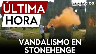 ÚLTIMA HORA  Dos ecologistas detenidos tras pintar el monumento Stonehenge en Reino Unido [upl. by China135]