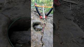 Survival Skills SIMPLE and USEFUL withTrap frogs with claws bushcraft camping outdoors [upl. by Wendelin395]