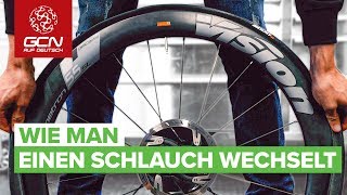 Wie man einen platten Reifen wechselt  Schlauchwechsel am Fahrrad [upl. by Nalahs323]