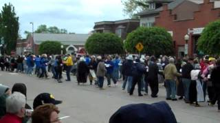 Pella IA sets the world record for largest Dutch wooden shoe dance [upl. by Jethro94]