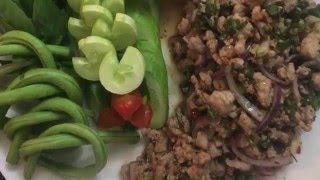 Thailandsk salat med kylling  Lab Gai [upl. by Adon]