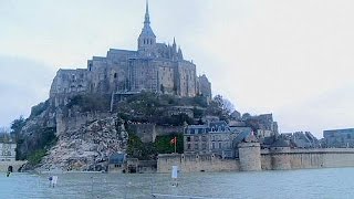 10000 people in Le MontSaintMichel enjoy super moon effect [upl. by Aisad]