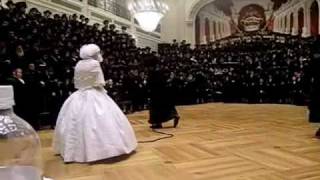 Spinka Rebbe dancing Mitzva Tantz at his daughter Wedding [upl. by Teragramyram]