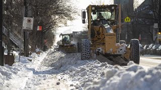 Déneigement  dernier hiver pour les sirènes de remorquage à Montréal [upl. by Qerat]