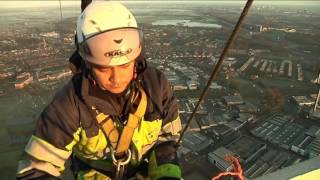 Grootste Kerstboom van Nederland straalt weer over Nieuwegein [upl. by Budd]