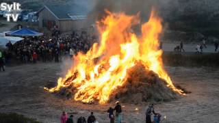 Stimmungsvolles Osterfeuer in Hörnum [upl. by Ardnuat]