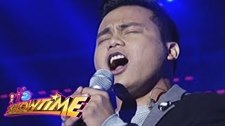 Its Showtime Noven Belleza sings quotTumahan Ka Naquot [upl. by Thamos]