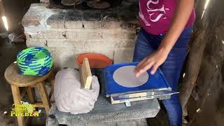 Maura haciendo tortillas con su tortillero [upl. by Tenneb]