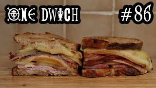 One Dwich 86  Le Grilledcheese Raclette [upl. by Aneahs886]