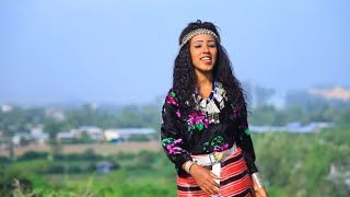 Ketii Aschalew Bareedakoo  New Ethiopian Oromo Music 2018Official Video [upl. by Tuorah]