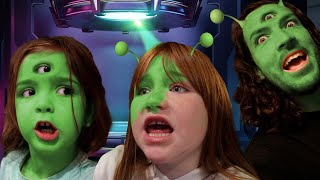 ALiEN FAMiLY turn everyone into ALiENS Adley amp Navey have a Secret Plan to transform Brookhaven [upl. by Albrecht]