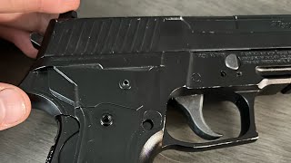 P226 Air soft pellet pistol problem with mag not coming out of the gun [upl. by Imeon]