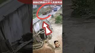 Accident scene automobile funny news comedy smartphone [upl. by Aseela8]