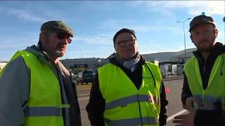 Gilets jaunes  à Aubenas la détermination reste forte et le mouvement sinstalle dans la durée [upl. by Notsnarc]