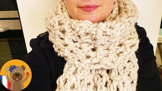 Crocheter une écharpe avec motif en V  Echarpe motif aéré  Super simple et rapide [upl. by Kessia]