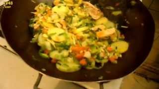 Koken met Puck  Surinaams Hollands  Aardappelen met Zalm en gerookte Kip [upl. by Ahse801]