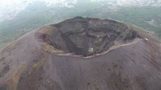 HD  The Vesuvius volcano from helicopter view  VESUVIO  ヴェスヴィオ火山空撮 [upl. by Vin393]