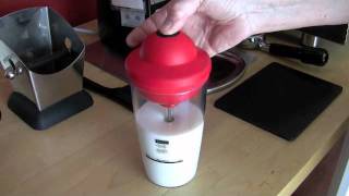 Gear Test Bodum Latte Milk Frother [upl. by Constantin]