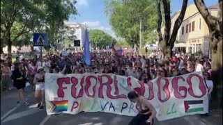 Il video del Pride a Padova sfilano in 10mila per le vie del centro [upl. by Mitzl621]