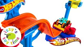 Cars  Hot Wheels Splashdown Station  Fun Toy Cars [upl. by Najed]