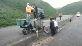 Mc523 Curb amp Gutter Slipform Paving Machine Crawler Traveling Type Cement Curb Making Machine [upl. by Evelin]