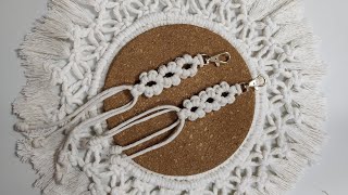 DIY  Macrame flower keychain tutorial  llaveros en macrame  마크라메 꽃 키링 [upl. by Solange]