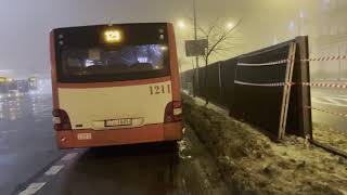 TARNOWSKIE GÓRY Kierowca autobusu zapomniał zaciągnąć ręcznego Pojazd staranował ekran akustyczny [upl. by Enieledam540]