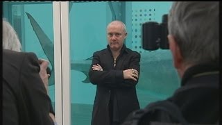 euronews le mag  Retrospetiva de Damien Hirst em Londres [upl. by Hannus]