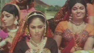 Champa Chameli Kaahe Tahre  Lata Mangeshkar Jaya Bhaduri Gaai Aur Gauri Song [upl. by Bridget976]