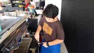 Matthew bikin espresso using nouva simonelli appia 2 [upl. by Akaya]