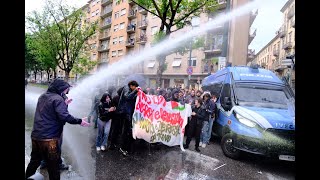 SCONTRI IN CENTRO TRA STUDENTI E POLIZIA PER IL G7 [upl. by Otreblide]