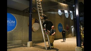 Jongen en meisje opgesloten in parkeergarage van winkelcentrum De Loper Vlaardingen [upl. by Stockton]