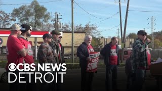 Teamsters continue to strike at Marathon refinery in Detroit [upl. by Okim]