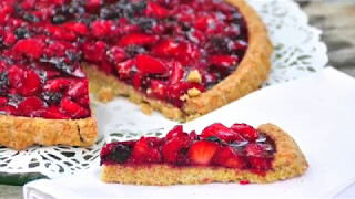 MamaVegan le Ricette  CROSTATA DI FRAGOLE E FRUTTI DI BOSCO [upl. by Pudendas902]