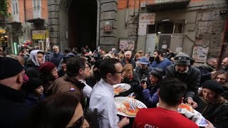 Riapre Sorbillo a Napoli festa e pizze gratis in via Tribunali [upl. by Eddi195]