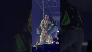 Feid y J Balvin cantando quotDoblexxoquot en vivo [upl. by Israel]