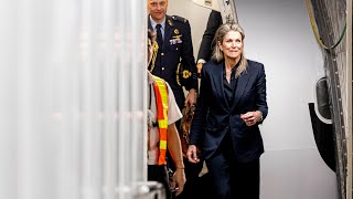 Koningin Maxima komt aan op vliegveld van Manilla Filipijnen [upl. by Ytinav760]