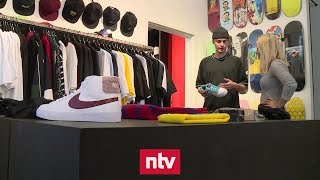 SneakerHändler leimt gierige Bots  ntv [upl. by Henrique336]