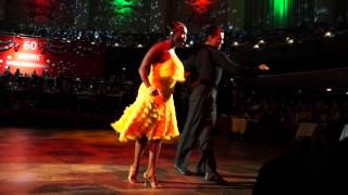 Motsi Mabuse tanzt Samba auf der BotheWeihnachtsgala 2014 [upl. by Latreshia]