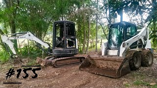 Espalhando cascalho  Operando mini escavadeira Bobcat E26  PARTE 13 [upl. by Sucramd]