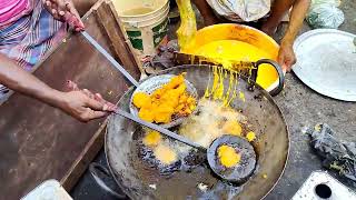 Bihari Man Selling Most Unhygienic Very Unhealthy Pakoda at Kolkata Beside Drain Full Making Process [upl. by Alyek]