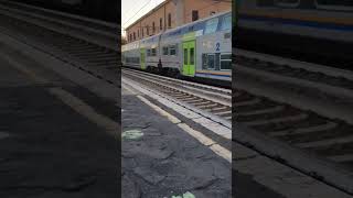 Arrivo e partenza del Regionale Vivalto trenitalia Civitavecchia Roma Termini a Roma Tuscolana [upl. by Eicrad]