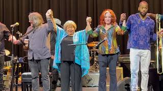 Mavis Staples 85th AllStar Birthday Concert Grand Finale quotThe Weightquot 41824  YouTube Theater [upl. by Anoyi]