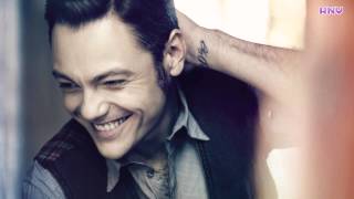 TIZIANO FERRO  L amore è una cosa semplice  Lalbum più venduto del 2012  commento [upl. by Arerrac950]