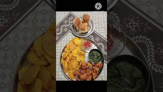 Batata bhajiya 😋 bhajiye recipecooking youtubeshorts shortsvideos trend gujratirasoi197 [upl. by Enneles40]