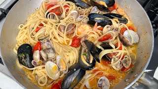 LINGUINE AI FRUTTI DI MARE FRESCHI Italian food official 2023 🍝🇮🇹😋 [upl. by Anneuq]